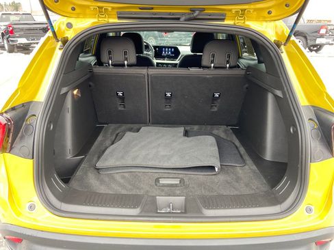 Used 2024 Chevrolet Trax RS w/ Sunroof Package image 18