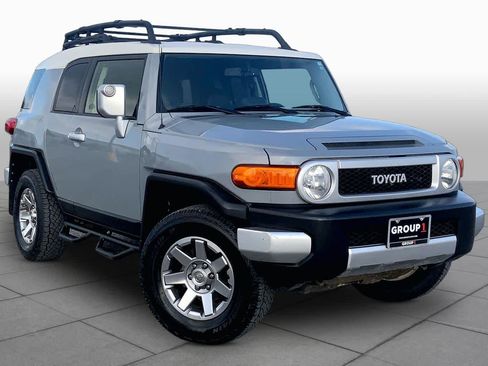 Used 2014 Toyota FJ Cruiser 4WD w/ Convenience Package image 3