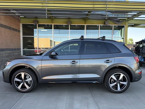 Used 2023 Audi Q5 2.0T Prestige w/ Prestige Package image 7