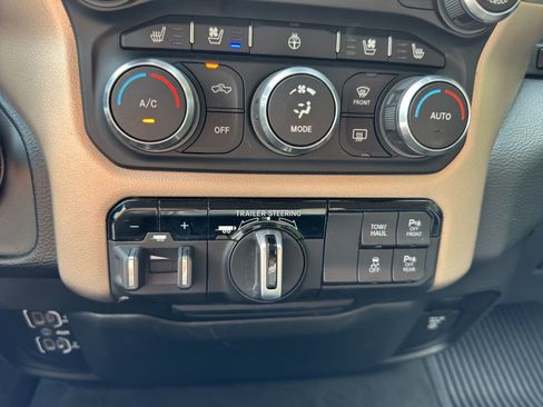 Used 2022 RAM 1500 Laramie AWD/4WD image 32