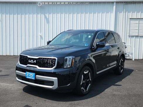 Used 2023 Kia Telluride EX w/ EX Captain's Chair Package AWD/4WD image 1