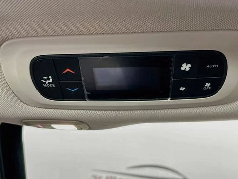 Used 2019 Chrysler Pacifica Limited w/ Tire & Wheel Group FWD image 28