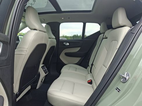 Used 2025 Volvo XC40 B5 Plus AWD/4WD image 10