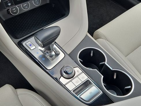 Used 2025 Genesis G70 2.5T RWD image 36