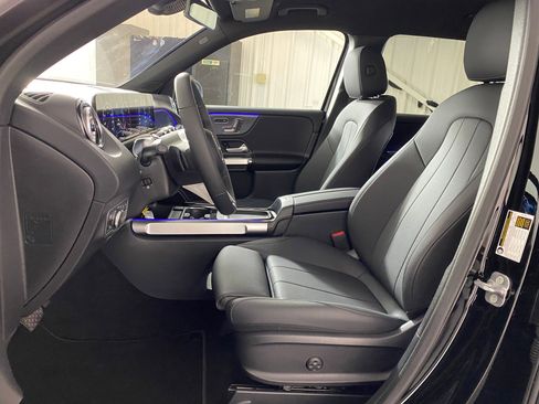 New 2025 Mercedes-Benz GLB 250 4MATIC image 4