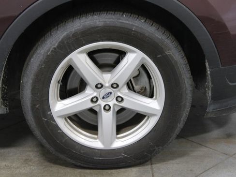 Used 2019 Ford Explorer XLT w/ Equipment Group 202A image 12