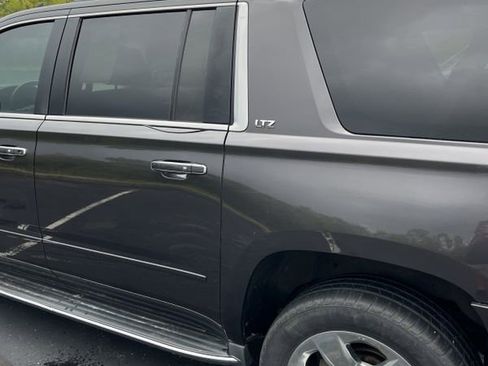 Used 2016 Chevrolet Suburban LTZ image 4