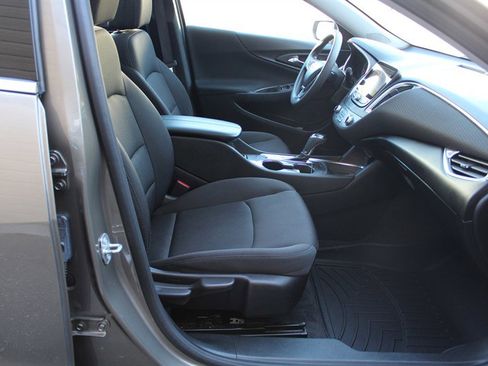 Used 2020 Chevrolet Malibu LT image 23