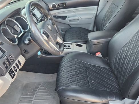 Used 2013 Toyota Tacoma PreRunner image 11