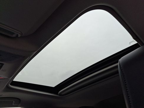 Used 2023 Toyota RAV4 XLE Premium image 14