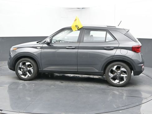 Used 2025 Hyundai Venue SEL image 8