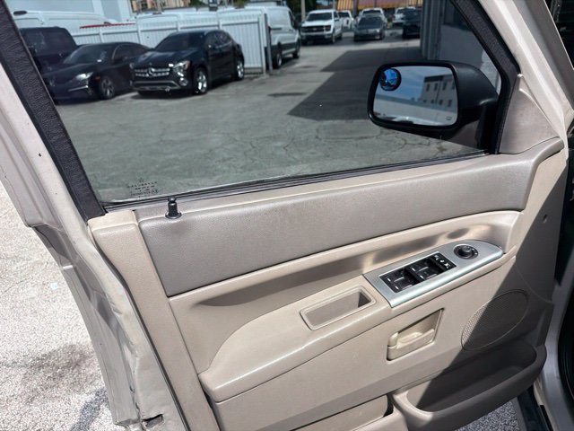 Used 2007 Jeep Grand Cherokee Laredo w/ Cargo Convenience Group RWD image 6