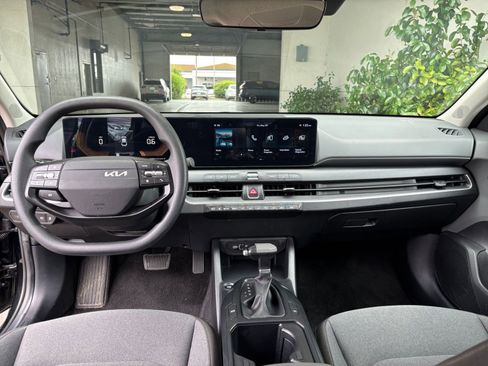 Used 2025 Kia K4 FWD image 33