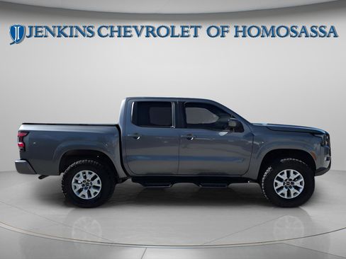 Used 2022 Nissan Frontier SV AWD/4WD image 2