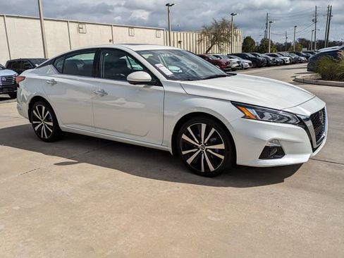 Used 2021 Nissan Altima 2.5 Platinum image 2