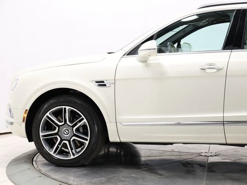 Used 2018 Bentley Bentayga Onyx Edition AWD/4WD image 8