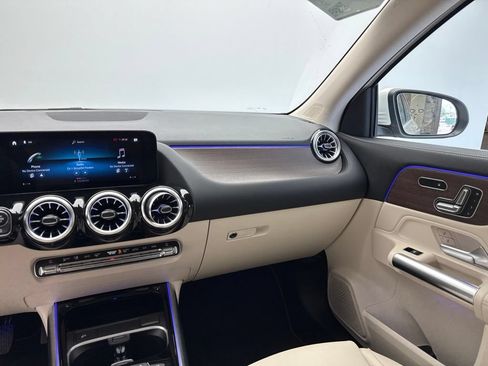 Used 2023 Mercedes-Benz GLA 250 4MATIC image 32