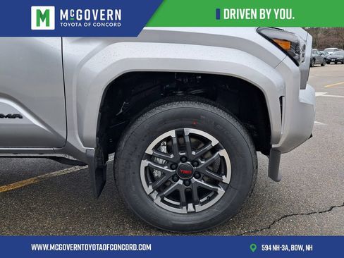 Used 2025 Toyota Tacoma TRD Sport AWD/4WD image 9
