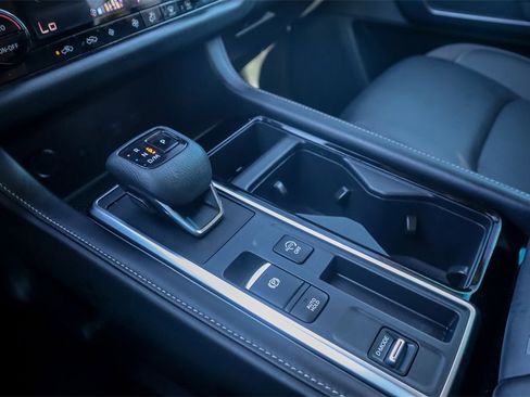 Used 2023 Nissan Pathfinder SL w/ Lighting Package (N92) image 17