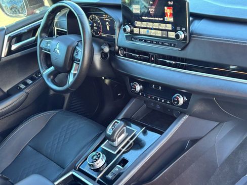 Used 2024 Mitsubishi Outlander SEL image 11