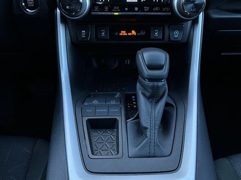 Used 2025 Toyota RAV4 XLE image 23