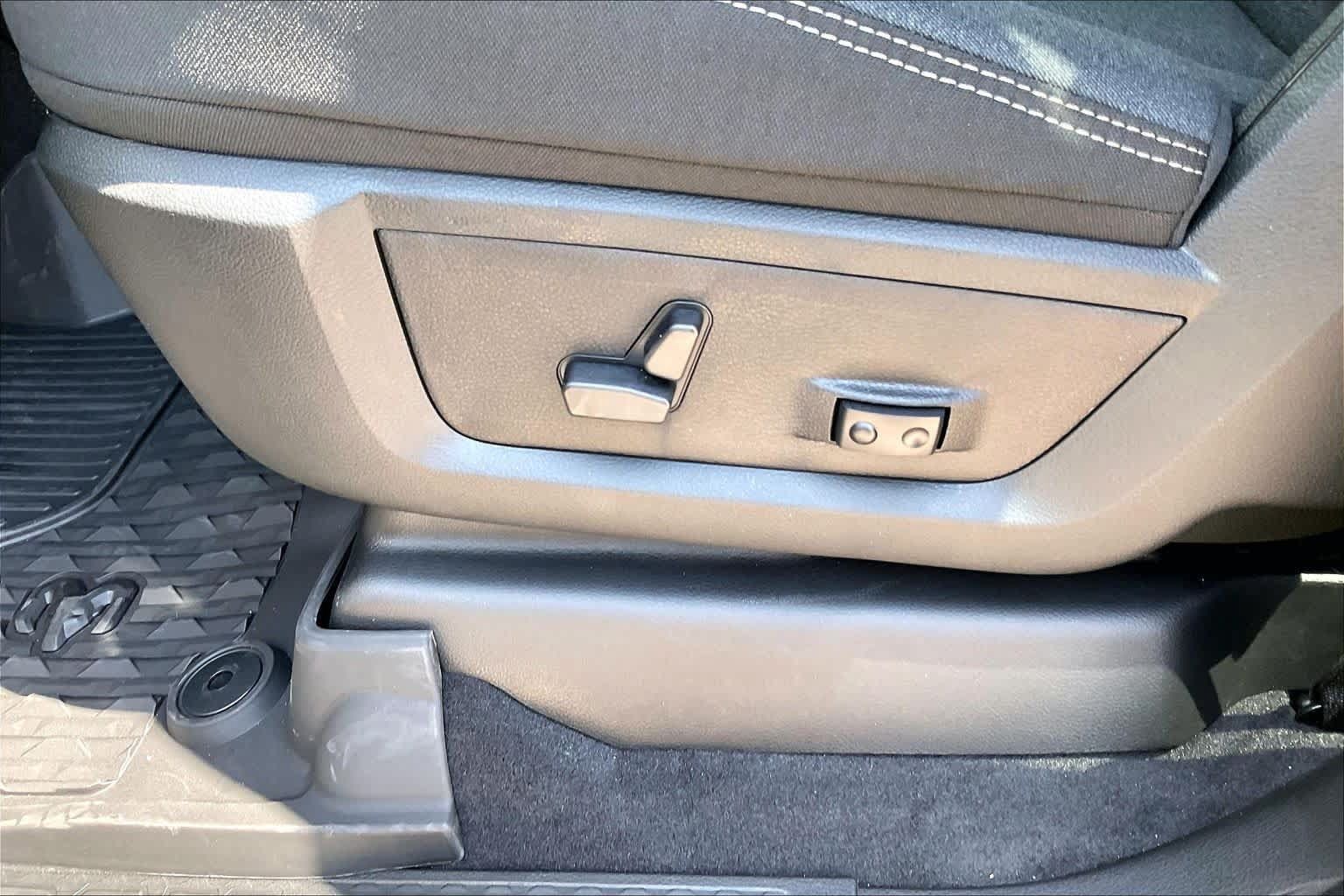 New 2027 RAM 3500 Big Horn AWD/4WD image 17