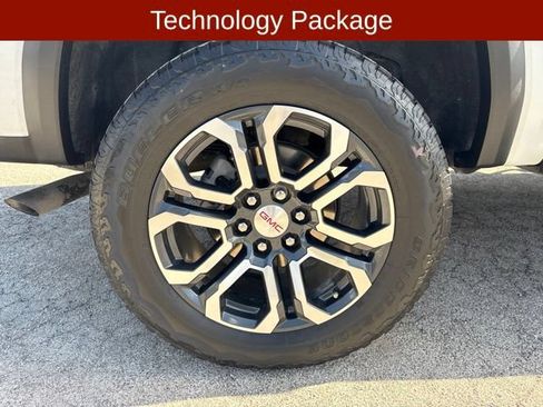 Used 2024 GMC Canyon AT4 w/ Technology Package AWD/4WD image 9