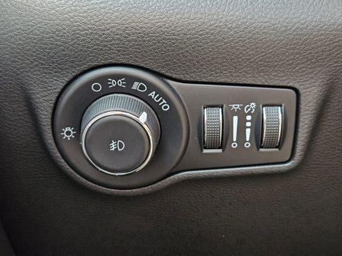 Used 2022 Jeep Compass Latitude image 25