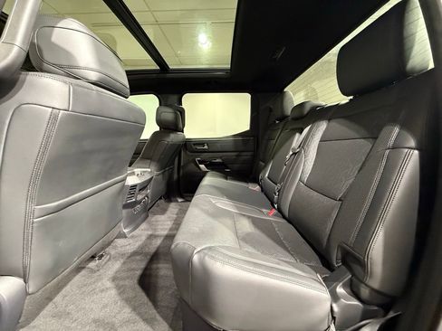 Used 2025 Toyota Tundra Limited AWD/4WD image 18