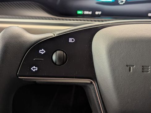 Used 2022 Tesla Model X Plaid image 7