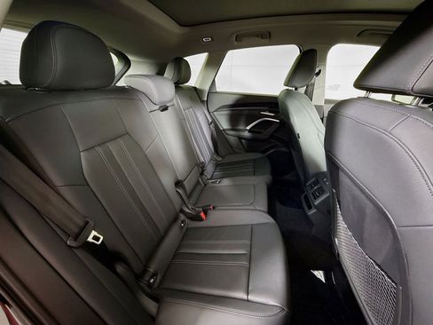 Used 2025 Audi Q5 Premium w/ Convenience Package image 24