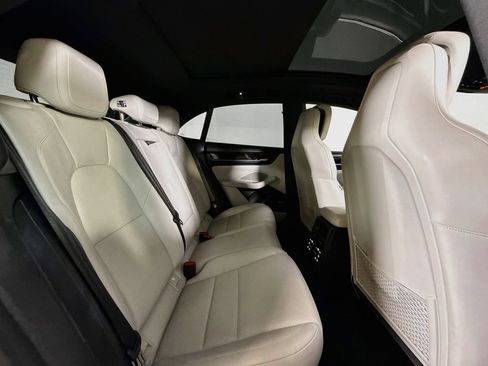 Certified 2025 Porsche Macan 4S Electric AWD/4WD image 19