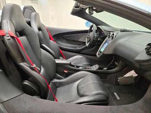 Used 2018 McLaren 570S Spider image 22