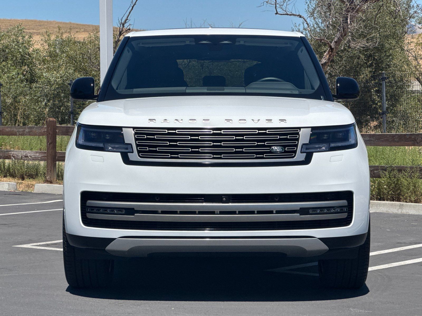 Used 2025 Land Rover Range Rover SE AWD/4WD image 9
