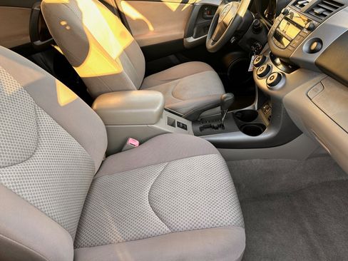 Used 2008 Toyota RAV4 4WD V6 w/ 3rd Row image 11