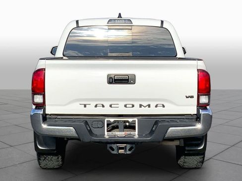 Used 2022 Toyota Tacoma SR5 RWD image 5