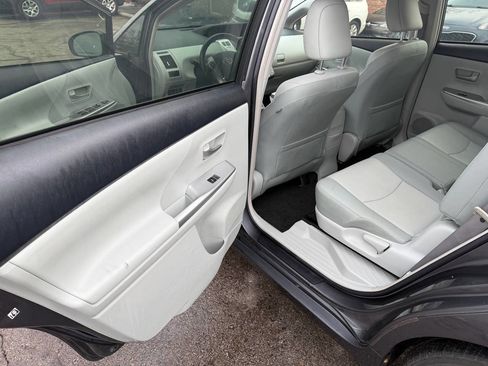 Used 2013 Toyota Prius V Five image 15
