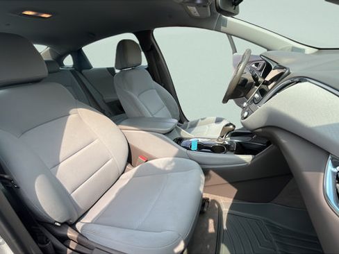 Used 2017 Chevrolet Malibu LT FWD image 26
