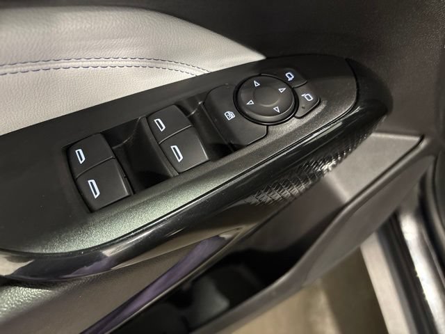 Used 2025 Chevrolet Trax LT FWD image 11