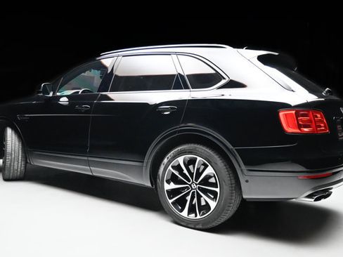 Used 2019 Bentley Bentayga AWD/4WD image 29