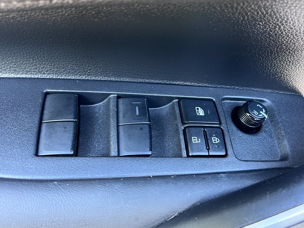 Used 2020 Toyota Corolla SE FWD image 12