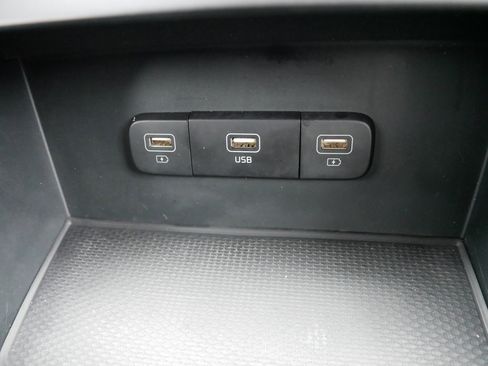 Certified 2024 Kia Carnival LX image 33