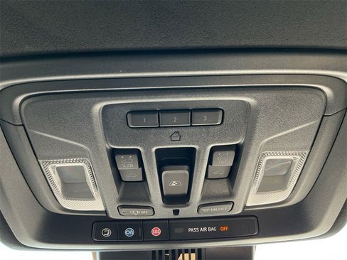 Used 2025 GMC Sierra 1500 AT4X image 32