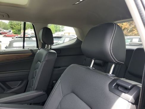 Certified 2024 Volkswagen Atlas SE w/ Panoramic Sunroof Package FWD image 9