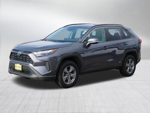 Used 2022 Toyota RAV4 XLE w/ Convenience Package AWD/4WD image 3