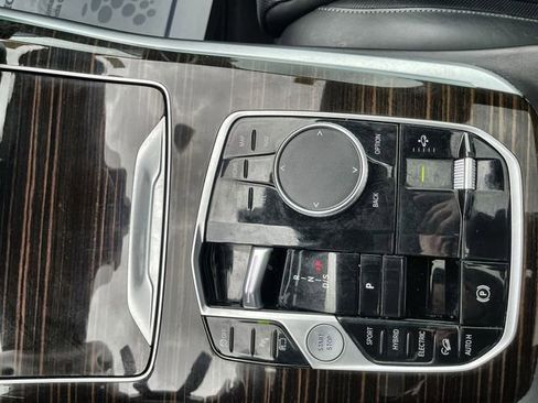 Used 2025 BMW X5 xDrive50e image 24