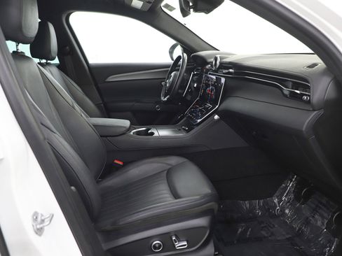 Used 2024 Maserati Grecale GT image 13