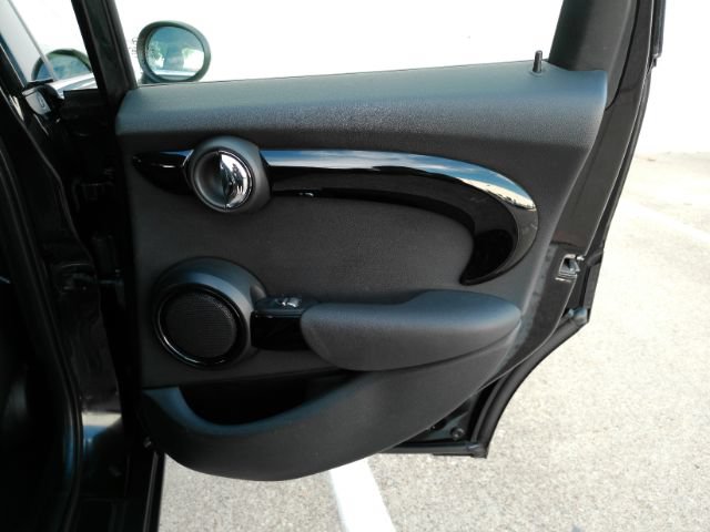 Used 2021 MINI Cooper 4-Door Hardtop FWD image 21