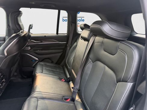 Used 2023 Jeep Grand Cherokee Overland w/ Advanced Protech Group III AWD/4WD image 18