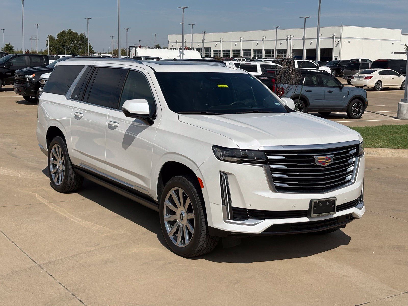 Used 2021 Cadillac Escalade ESV Premium Luxury Platinum AWD/4WD image 10